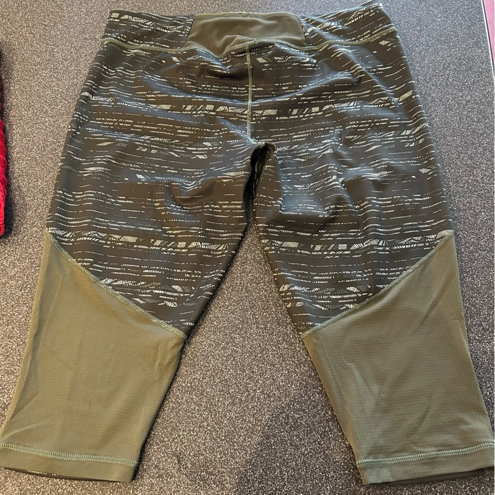 Patagonia Endless Run Capris - Picture 5 of 7